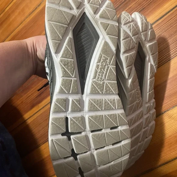 Women’s Hoka One. 10.5 - Picture 6 of 7